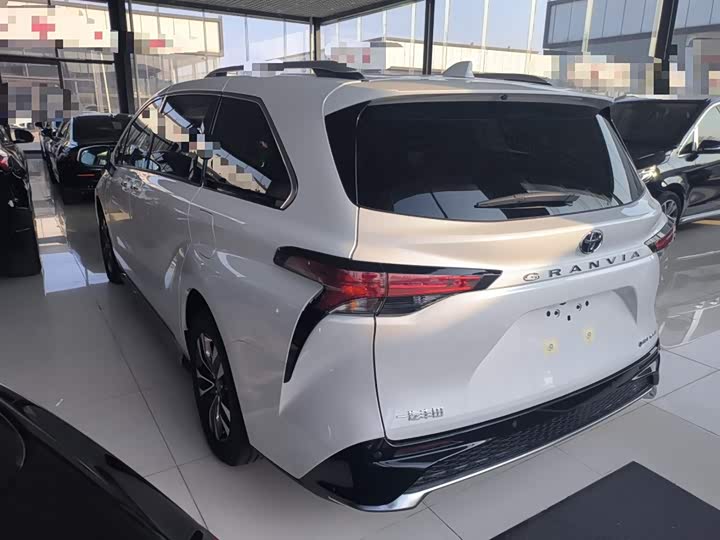 Toyota Granvia 2026 2026款 2.5L混动 尊贵PLUS四驱版