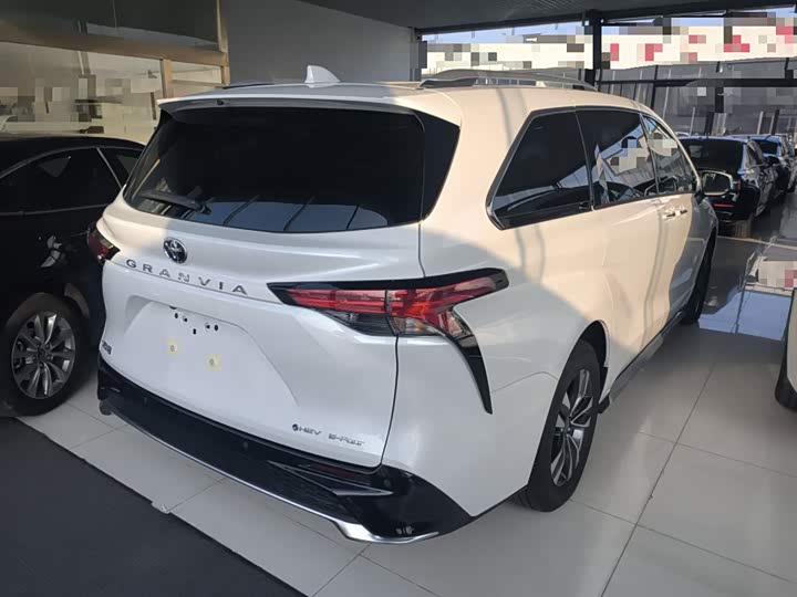 Toyota Granvia 2026 2026款 2.5L混动 尊贵PLUS四驱版