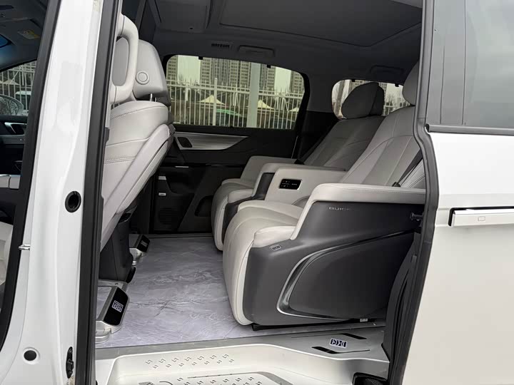 Buick GL8 ES 2025 2025款 陆尊 尊享版