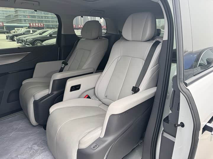 Buick GL8 ES 2025 2025款 陆尊 尊享版