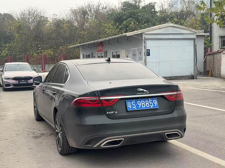 Jaguar XF L 2024 2024款 2.0T P250 两驱尊享豪华版