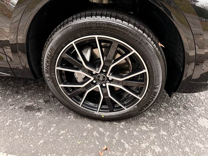 Audi Q5L 2026 2026款 45周年典藏版 40 TFSI 豪华动感型