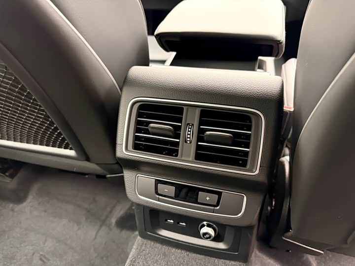 Audi Q5L 2026 2026款 45周年典藏版 40 TFSI 豪华动感型