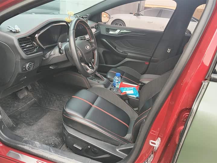 Ford Focus 2022 2022款 两厢 EcoBoost 180 自动ST Line