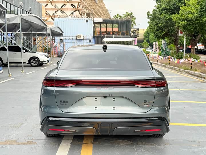 BYD Han L 2025 2025款 DM-p 四驱激光雷达旗舰型