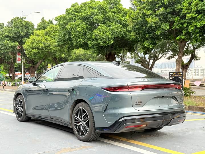 BYD Han L 2025 2025款 DM-p 四驱激光雷达旗舰型