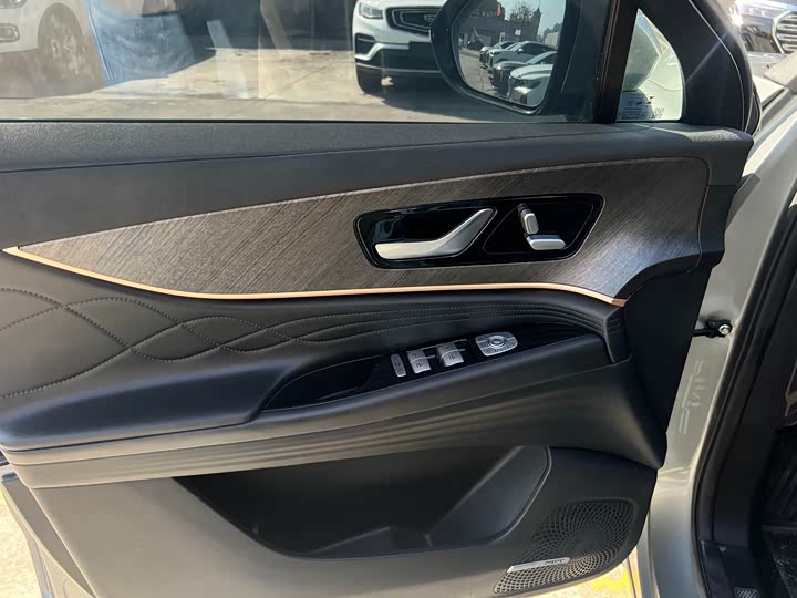 Chery Tiggo 9 2025 2025款 2.0T 双离合两驱豪享版 5座