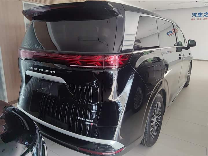 Denza D9 2025 2025款 DM-i 智驾版 1020 四驱旗舰型