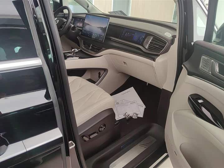 Denza D9 2025 2025款 DM-i 智驾版 1020 四驱旗舰型