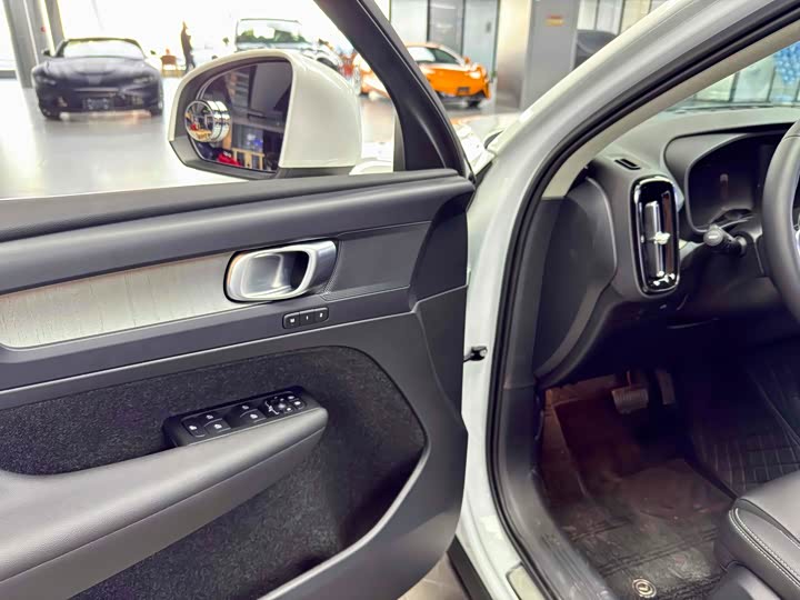 Volvo XC40 2024 2024款 B4 四驱智远豪华版