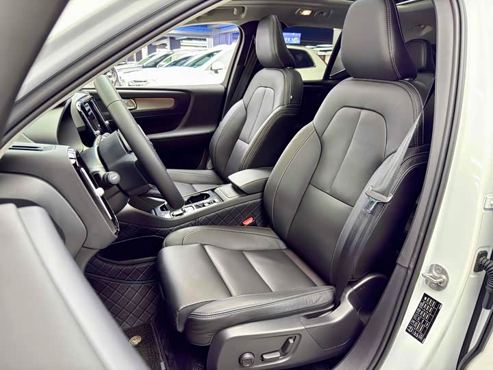 Volvo XC40 2024 2024款 B4 四驱智远豪华版