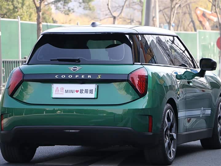 Mini Cooper 2024 2024款 452km COOPER SE 艺术家