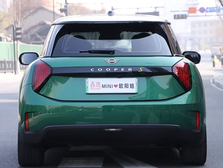 Mini Cooper 2024 2024款 452km COOPER SE 艺术家