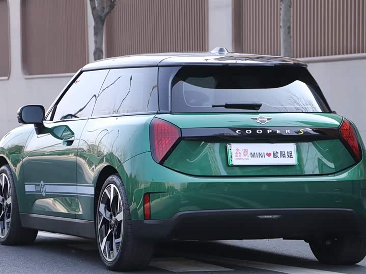 Mini Cooper 2024 2024款 452km COOPER SE 艺术家