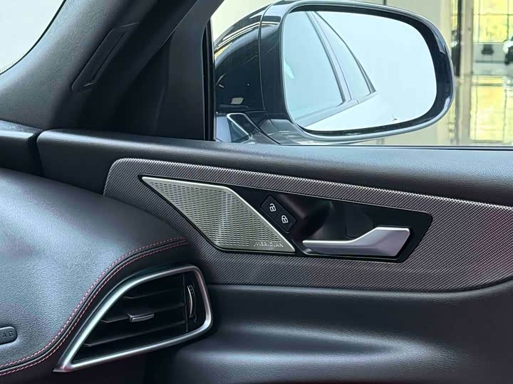 Jaguar XE L 2025 2025款 2.0T 250PS R-DYNAMIC 90周年典藏版