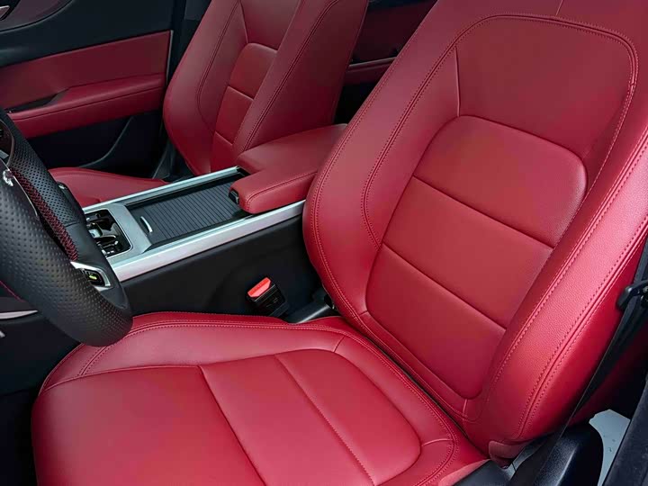 Jaguar XE L 2025 2025款 2.0T 250PS R-DYNAMIC 90周年典藏版