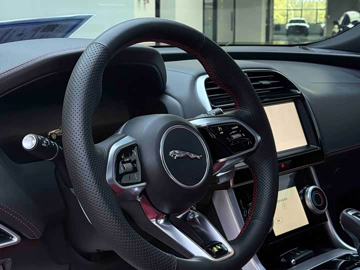 Jaguar XE L 2025 2025款 2.0T 250PS R-DYNAMIC 90周年典藏版