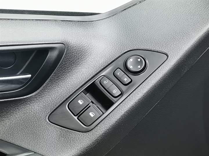 Maxus G20 2023 2023款 改款 ES 2.0T 汽油自动超值版