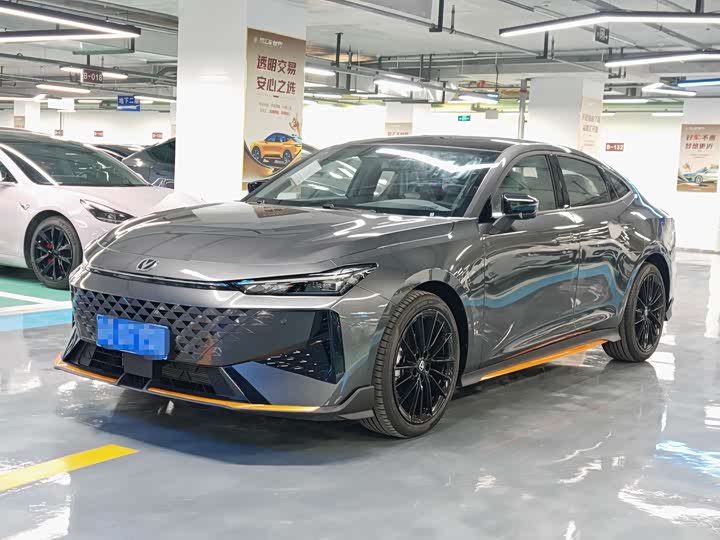 Changan UNI-V 2025 2025款 1.5T 500Bar尊贵运动型