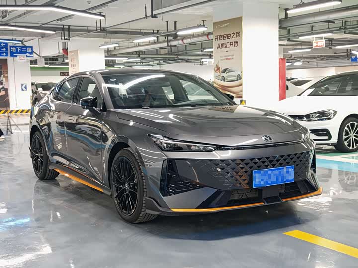 Changan UNI-V 2025 2025款 1.5T 500Bar尊贵运动型