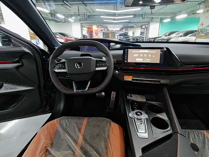 Changan UNI-V 2025 2025款 1.5T 500Bar尊贵运动型