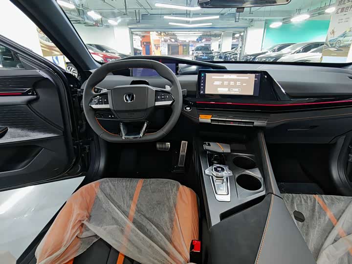 Changan UNI-V 2025 2025款 1.5T 500Bar尊贵运动型