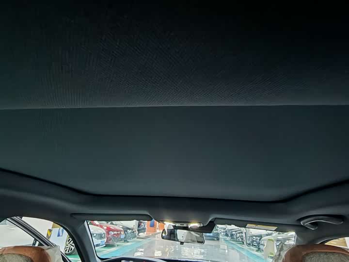 Changan UNI-V 2025 2025款 1.5T 500Bar尊贵运动型