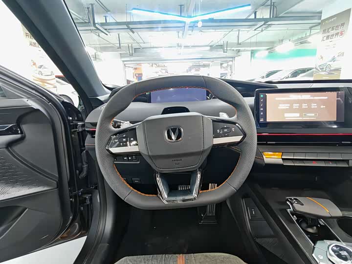 Changan UNI-V 2025 2025款 1.5T 500Bar尊贵运动型