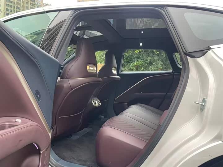 Avatr 11 2023 2023款 鸿蒙 90度 后驱版