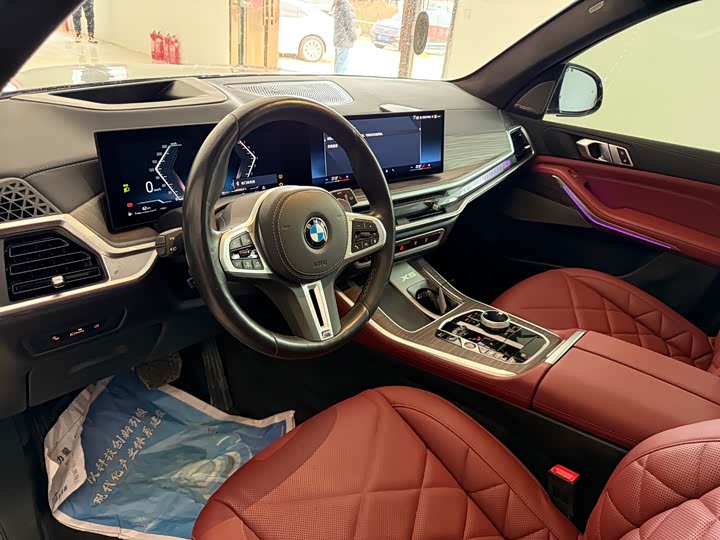 BMW X5 2025 2025款 xDrive 40Li 尊享型M运动曜夜套装