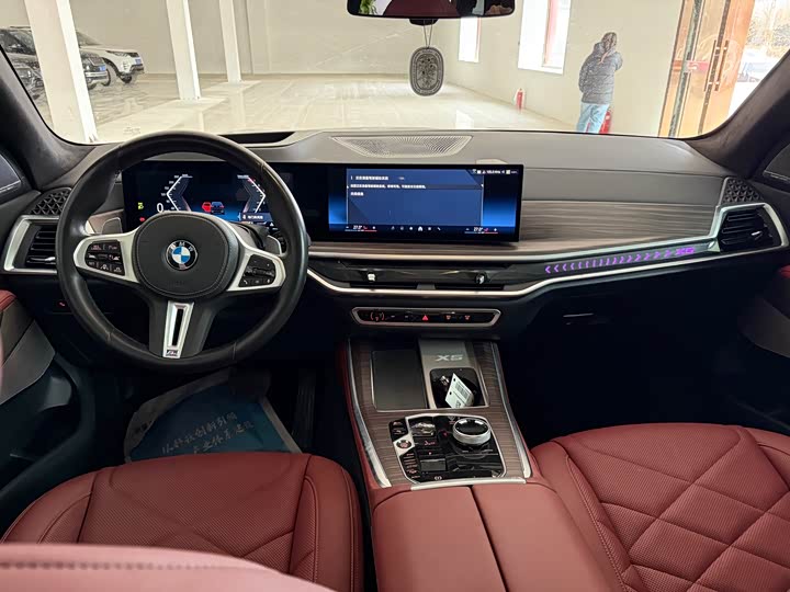BMW X5 2025 2025款 xDrive 40Li 尊享型M运动曜夜套装