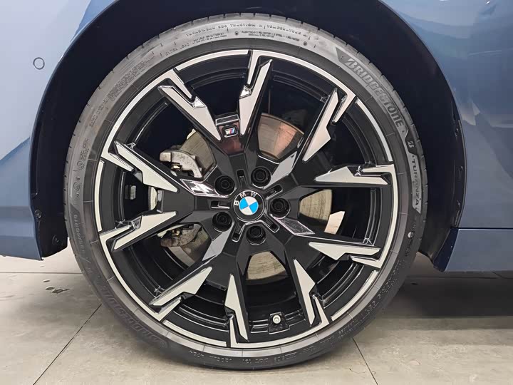 BMW 2 Series 2025 2025款 225L M运动曜夜套装