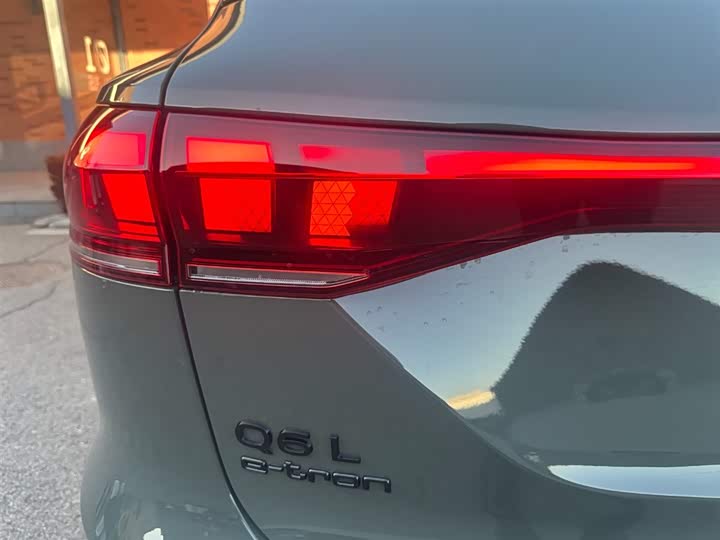 Audi Q6L e-tron 2026 2026款 首发领航版