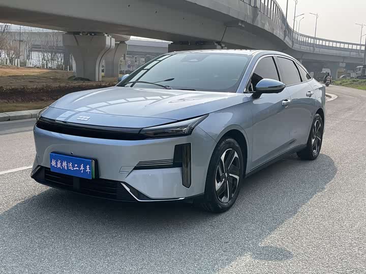 Geely Galaxy L6 2025 2025款 EM-i 140km 星舰版