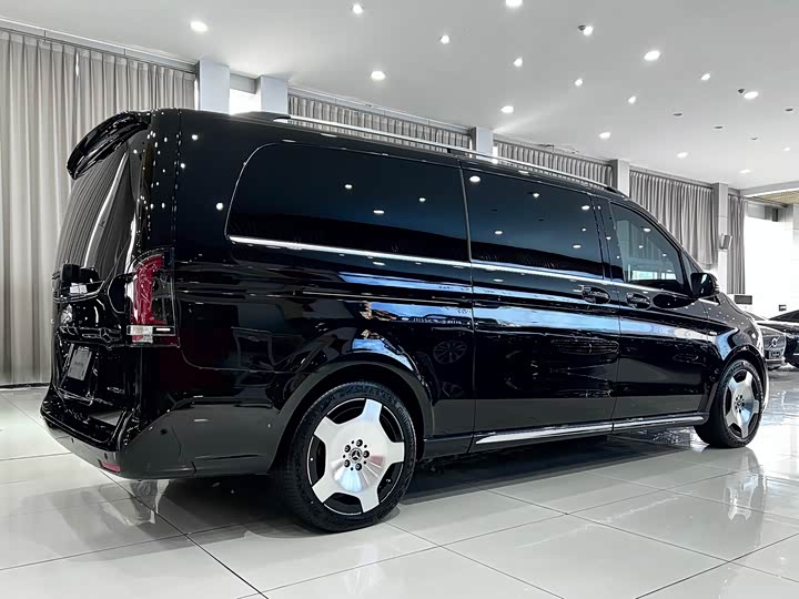 Mercedes-Benz V-Class 2024 2024款 V 300 L 长轴距豪华版
