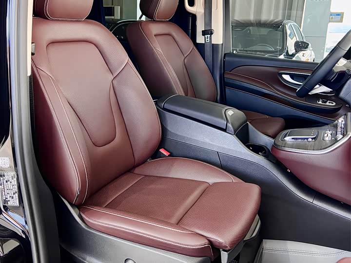 Mercedes-Benz V-Class 2024 2024款 V 300 L 长轴距豪华版