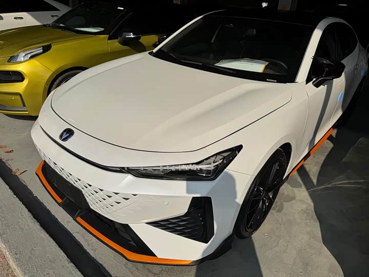 Changan UNI-V 2024 2024款 1.5T 尊贵型