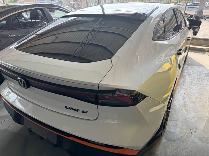 Changan UNI-V 2024 2024款 1.5T 尊贵型