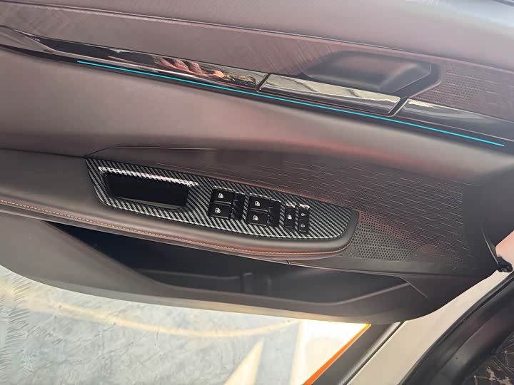 Changan UNI-V 2024 2024款 1.5T 尊贵型