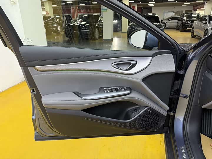 BYD Seal 07 DM-i Hybrid 2025 2025款 智驾版 DM-i 1.5L 125km 尊贵型