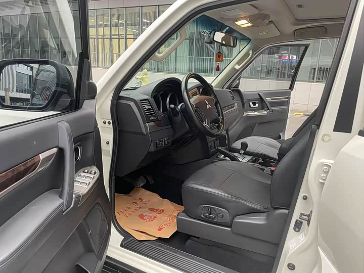 Mitsubishi Pajero 2020 2020款 典藏版 3.0L 自动尊贵越野版