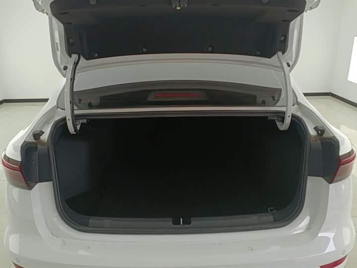 Geely Emgrand 2025 2025款 第4代 1.5L CVT尊贵型