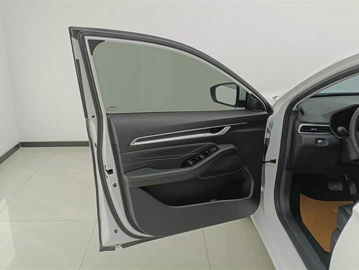 Geely Emgrand 2025 2025款 第4代 1.5L CVT尊贵型