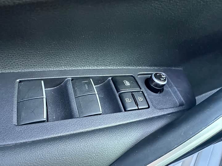 Toyota Corolla 2024 2024款 1.8L 智能电混双擎 精英版