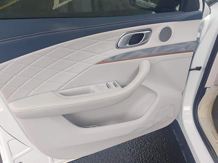 Hozon L 2024 2024款 纯电 510 闪充红衣版