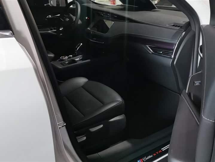 Cadillac XT4 2024 2024款 28T 两驱豪华型