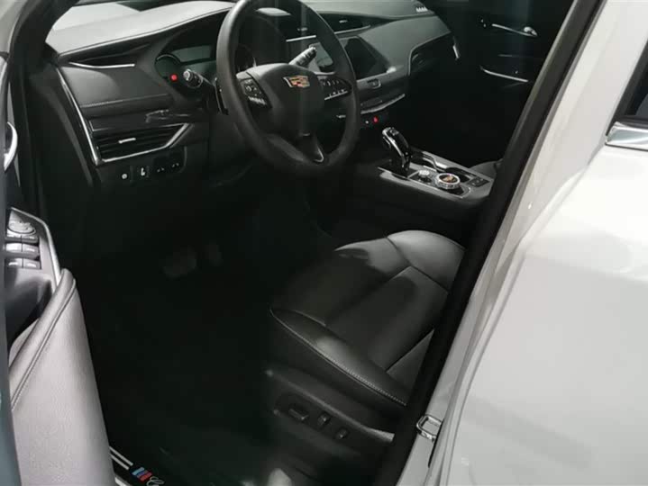 Cadillac XT4 2024 2024款 28T 两驱豪华型