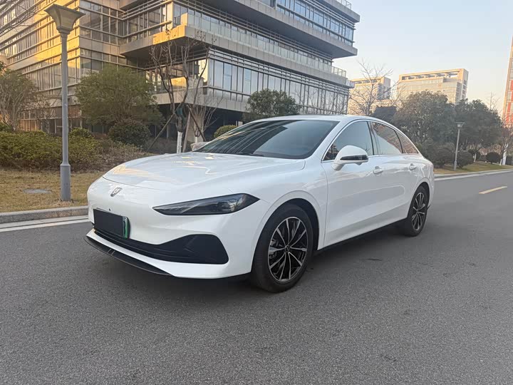 Roewe D7 2025 2025款 DMH 125km 世界冠军版