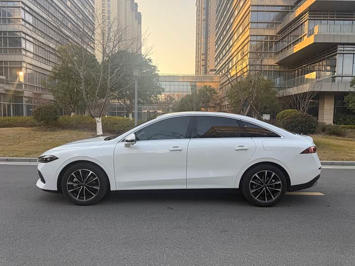 Roewe D7 2025 2025款 DMH 125km 世界冠军版