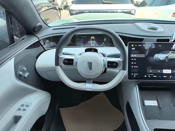 Avatr 11 2023 2023款 鸿蒙 90度 四驱版